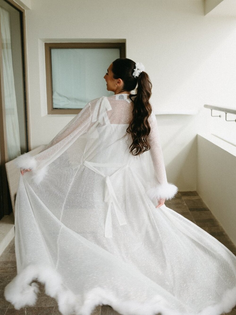 LE EL New York Feather-Trim Bridal Robe